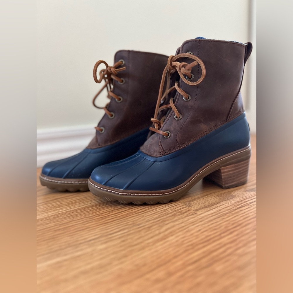 Sperry Duck Saltwater Boots- Blue and Brown Size 7- Like New